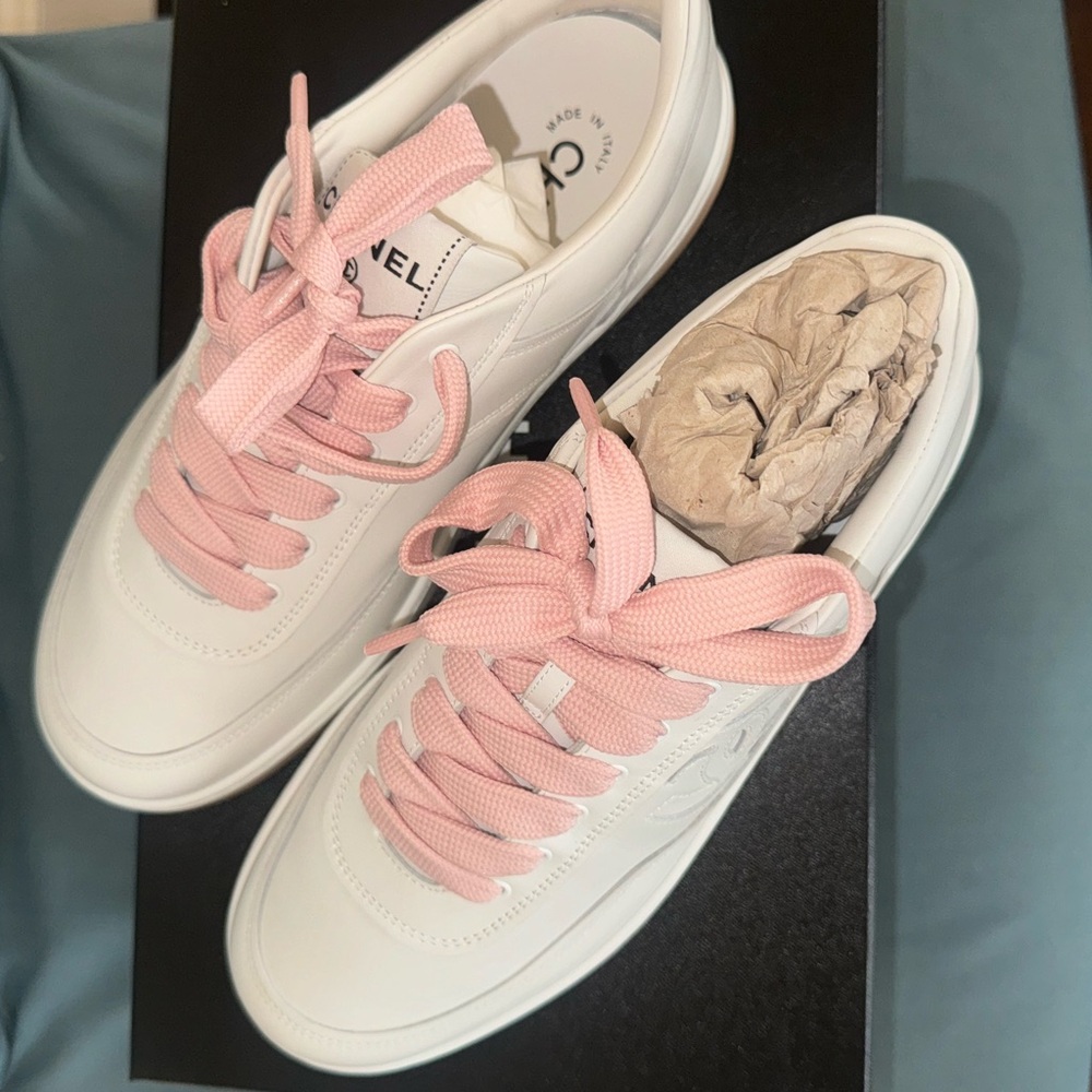 Chanel Sneakers: 2024 Interlocking CC Logo
Women's Size: 9 - Picture 5 of 5